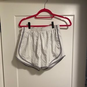 Nike women’s tempo running short